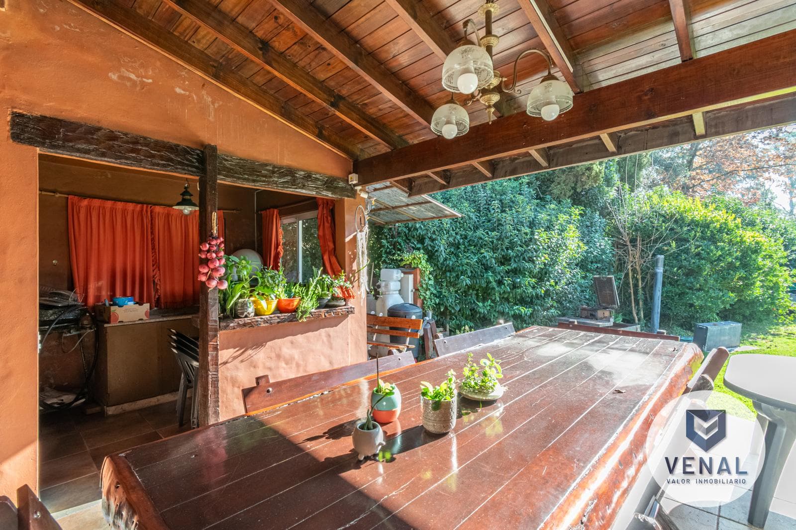 House for sale in the El Cazador Escobar neighborhood, featuring 6 rooms, a pool, and a barbecue area; 3 bedrooms, 6 rooms