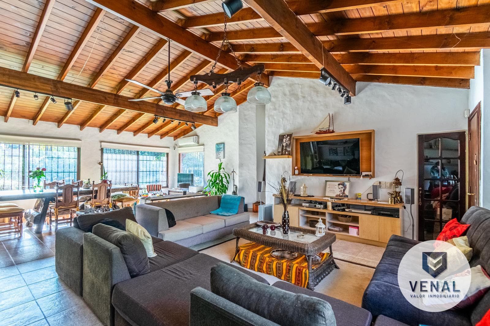 House for sale in the El Cazador Escobar neighborhood, featuring 6 rooms, a pool, and a barbecue area; 3 bedrooms, 6 rooms