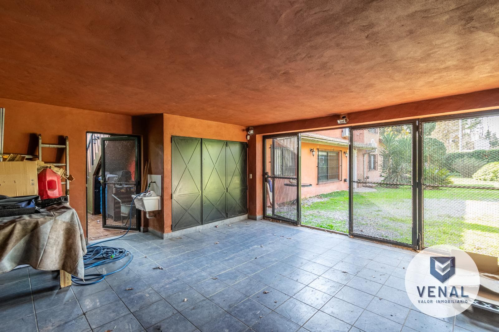 House for sale in the El Cazador Escobar neighborhood, featuring 6 rooms, a pool, and a barbecue area; 3 bedrooms, 6 rooms