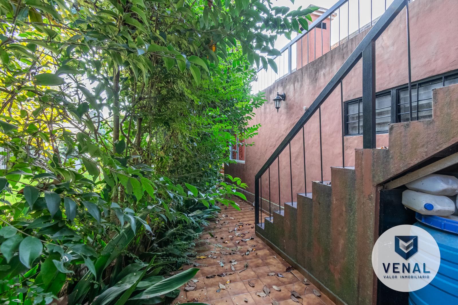 House for sale in the El Cazador Escobar neighborhood, featuring 6 rooms, a pool, and a barbecue area; 3 bedrooms, 6 rooms