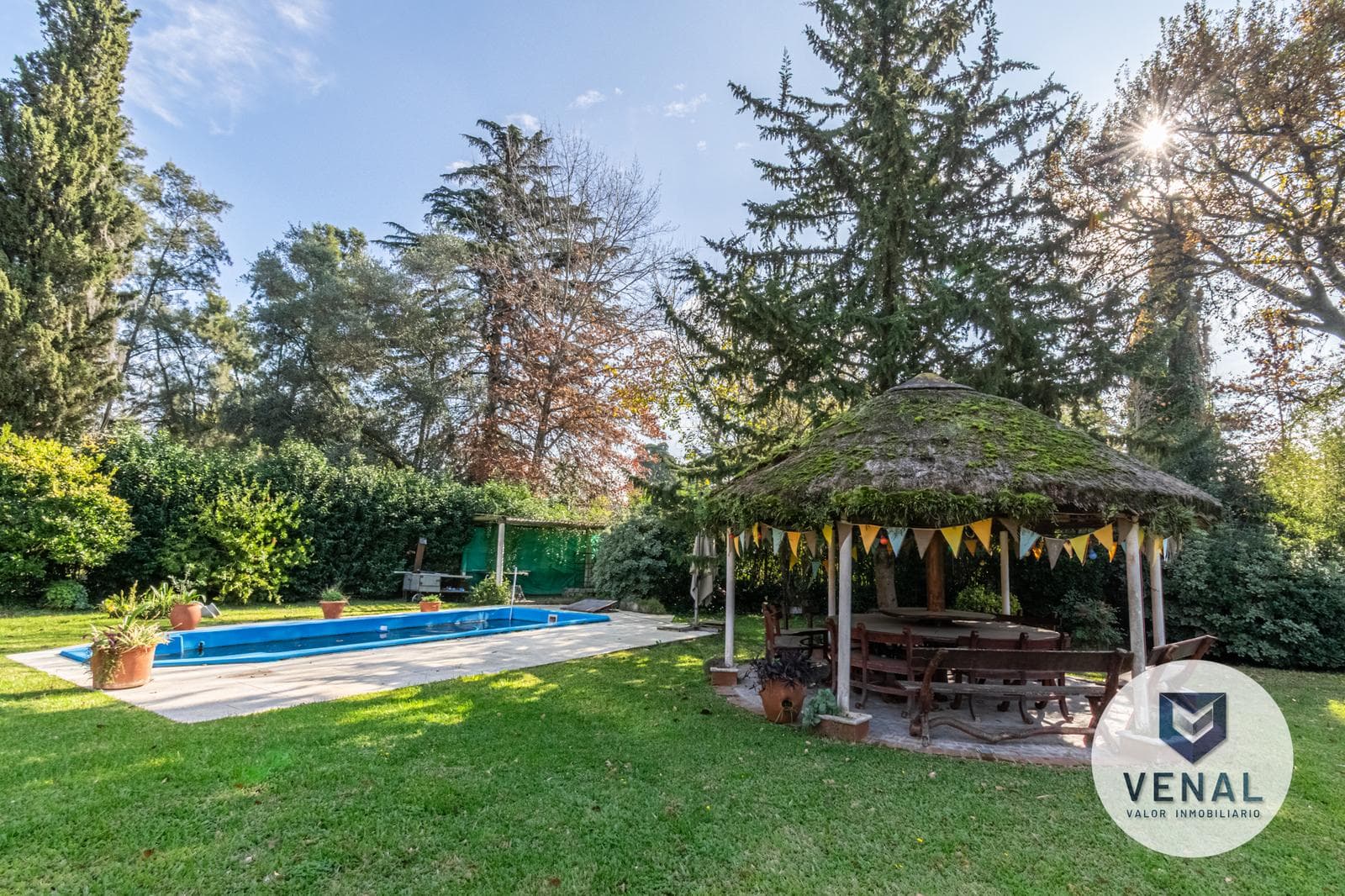 House for sale in the El Cazador Escobar neighborhood, featuring 6 rooms, a pool, and a barbecue area; 3 bedrooms, 6 rooms