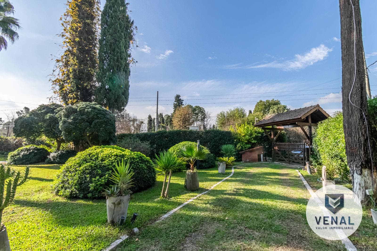 House for sale in the El Cazador Escobar neighborhood, featuring 6 rooms, a pool, and a barbecue area; 3 bedrooms, 6 rooms