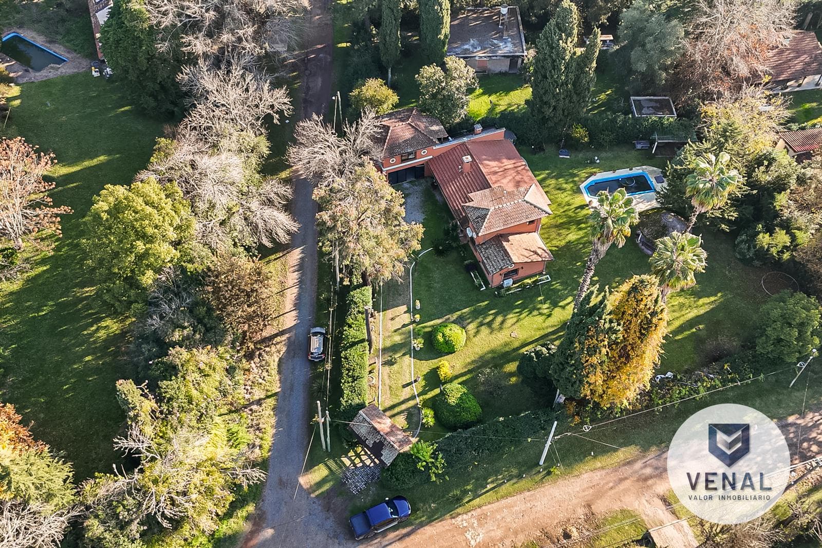 House for sale in the El Cazador Escobar neighborhood, featuring 6 rooms, a pool, and a barbecue area; 3 bedrooms, 6 rooms