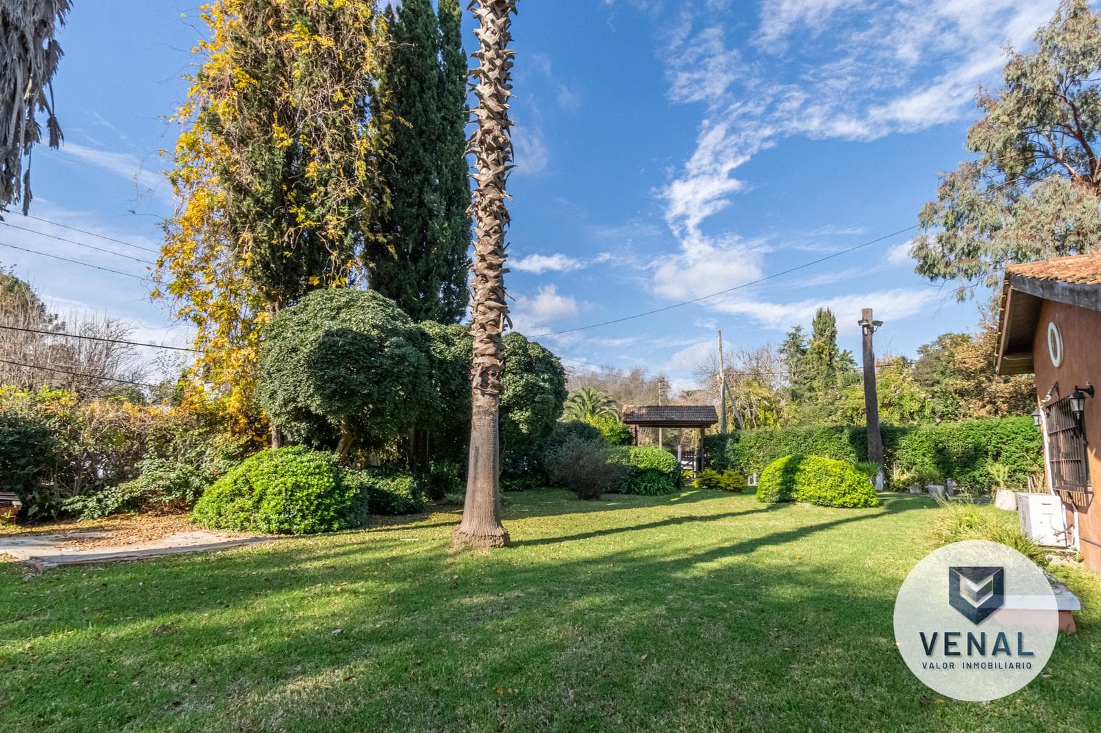 House for sale in the El Cazador Escobar neighborhood, featuring 6 rooms, a pool, and a barbecue area; 3 bedrooms, 6 rooms