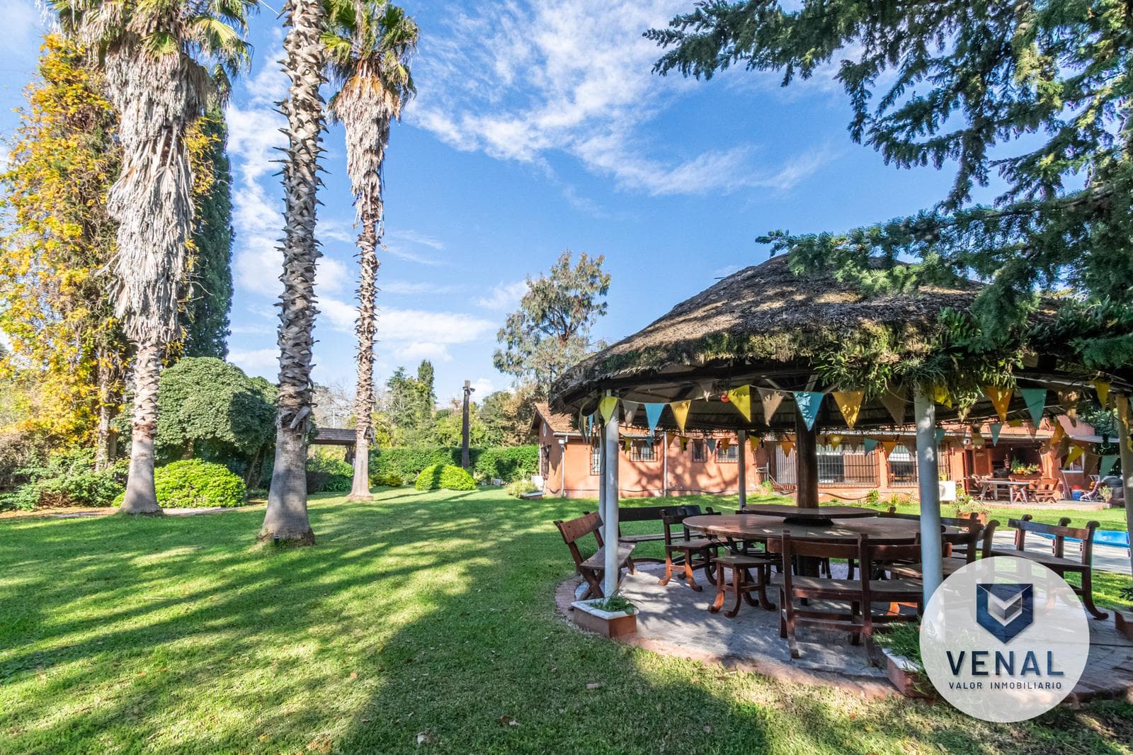 House for sale in the El Cazador Escobar neighborhood, featuring 6 rooms, a pool, and a barbecue area; 3 bedrooms, 6 rooms