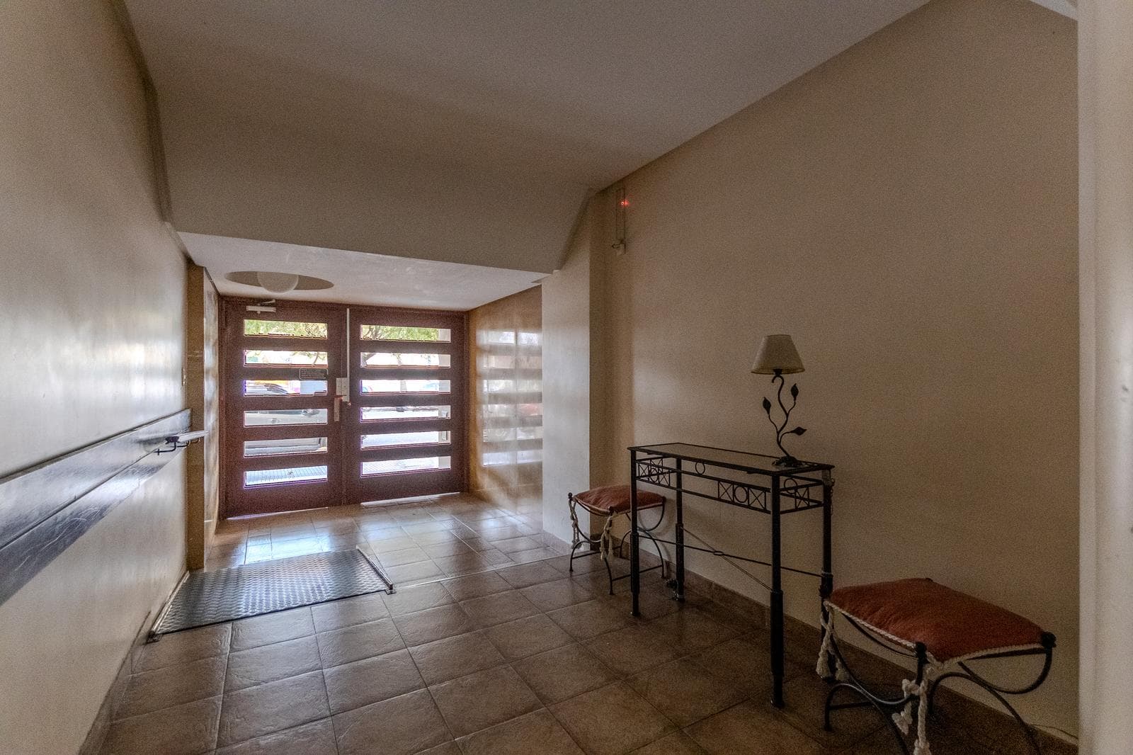 Beautiful apartment with a wrap-around balcony, garage, and 4 bedrooms in the heart of the Flores neighborhood