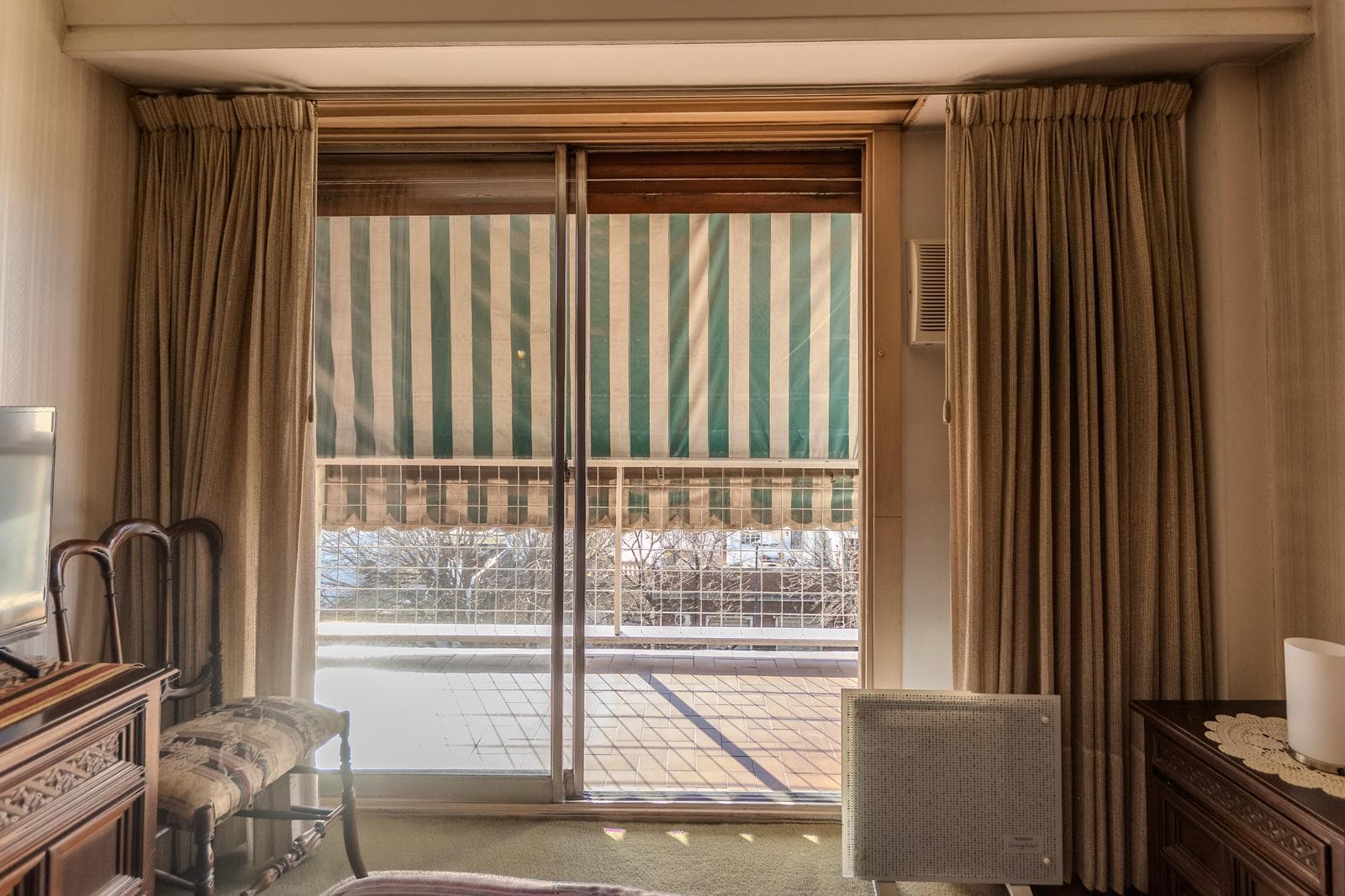 Beautiful apartment with a wrap-around balcony, garage, and 4 bedrooms in the heart of the Flores neighborhood