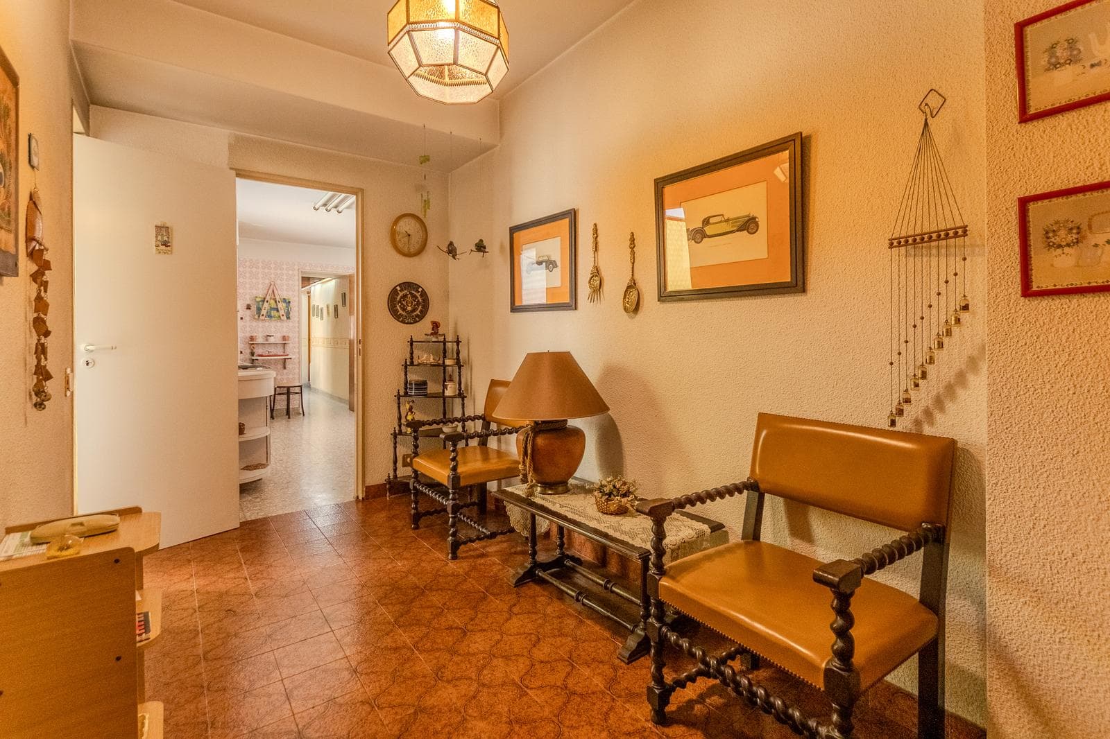 Beautiful apartment with a wrap-around balcony, garage, and 4 bedrooms in the heart of the Flores neighborhood