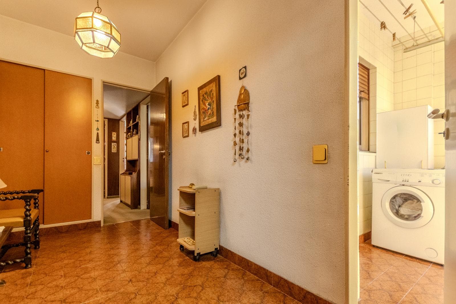 Beautiful apartment with a wrap-around balcony, garage, and 4 bedrooms in the heart of the Flores neighborhood
