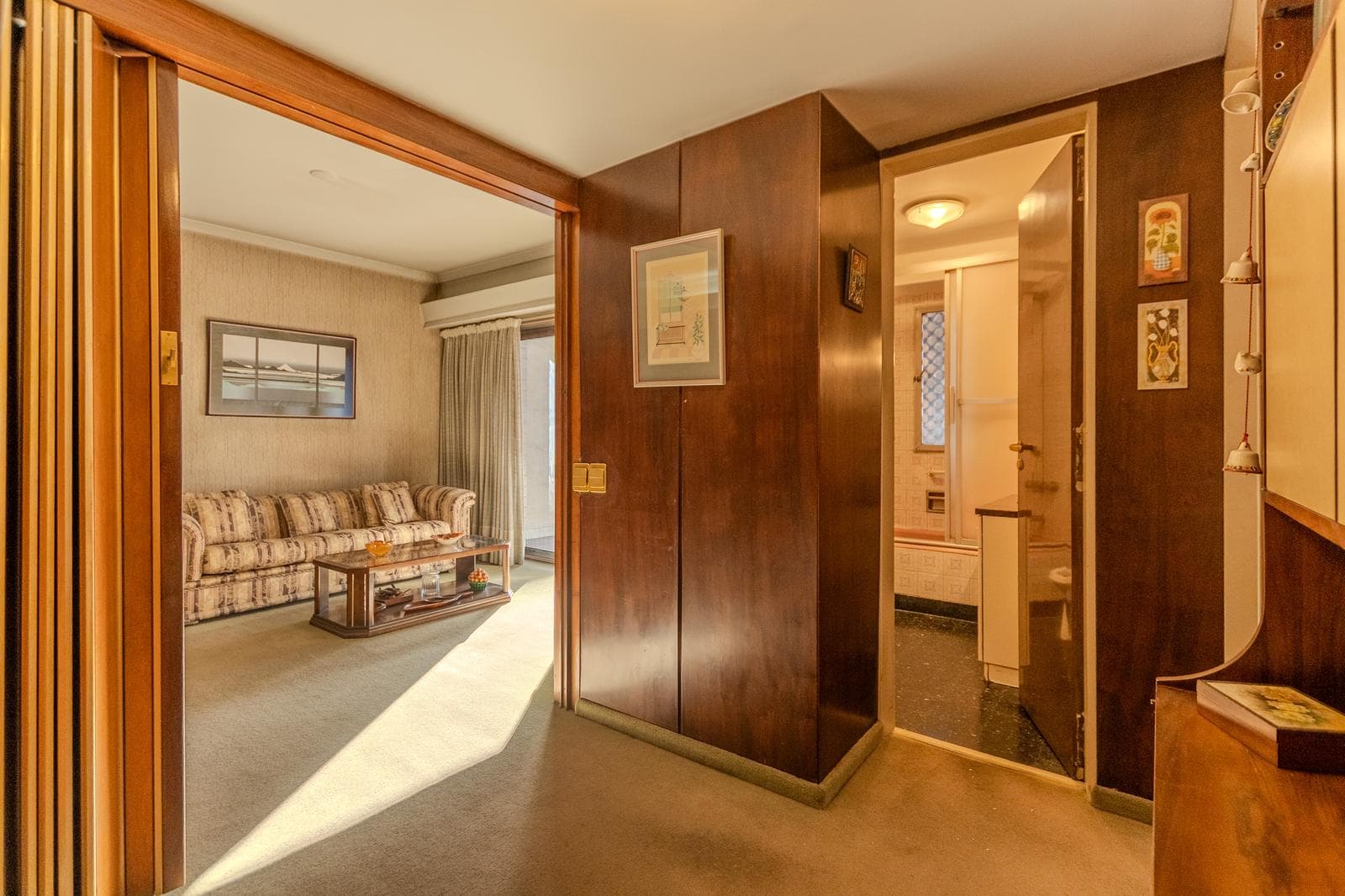 Beautiful apartment with a wrap-around balcony, garage, and 4 bedrooms in the heart of the Flores neighborhood