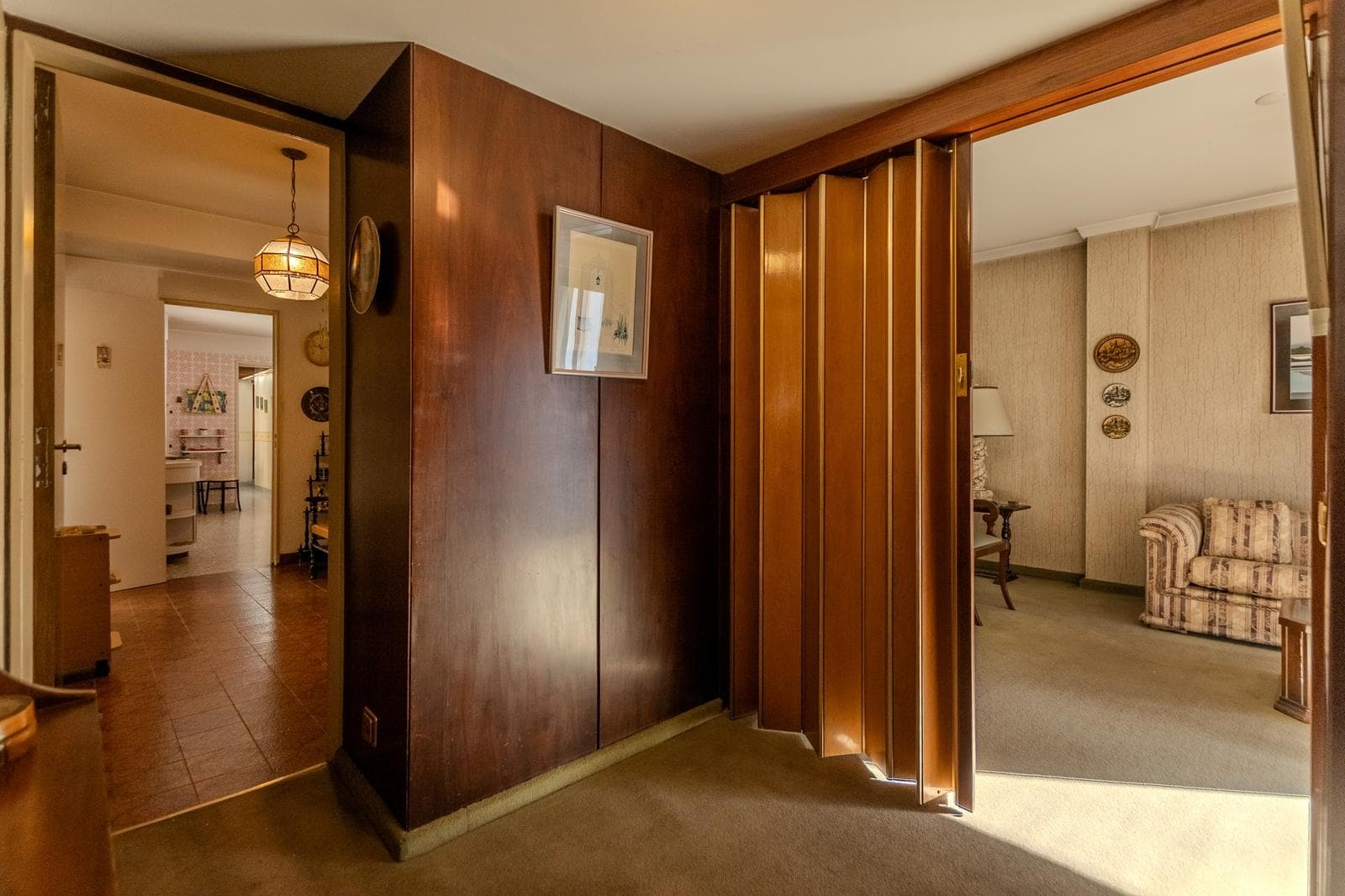 Beautiful apartment with a wrap-around balcony, garage, and 4 bedrooms in the heart of the Flores neighborhood
