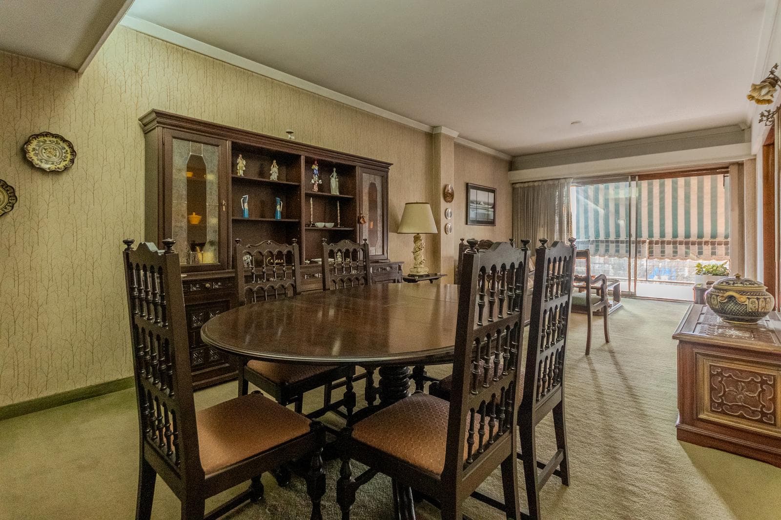 Beautiful apartment with a wrap-around balcony, garage, and 4 bedrooms in the heart of the Flores neighborhood