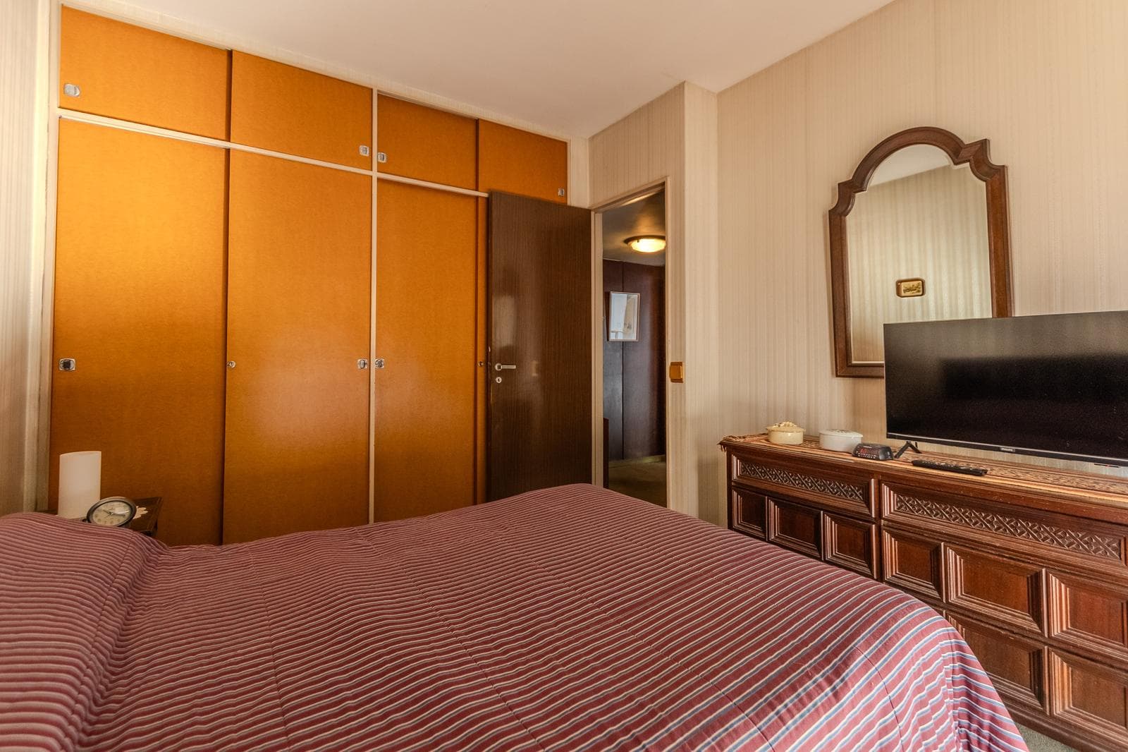 Beautiful apartment with a wrap-around balcony, garage, and 4 bedrooms in the heart of the Flores neighborhood