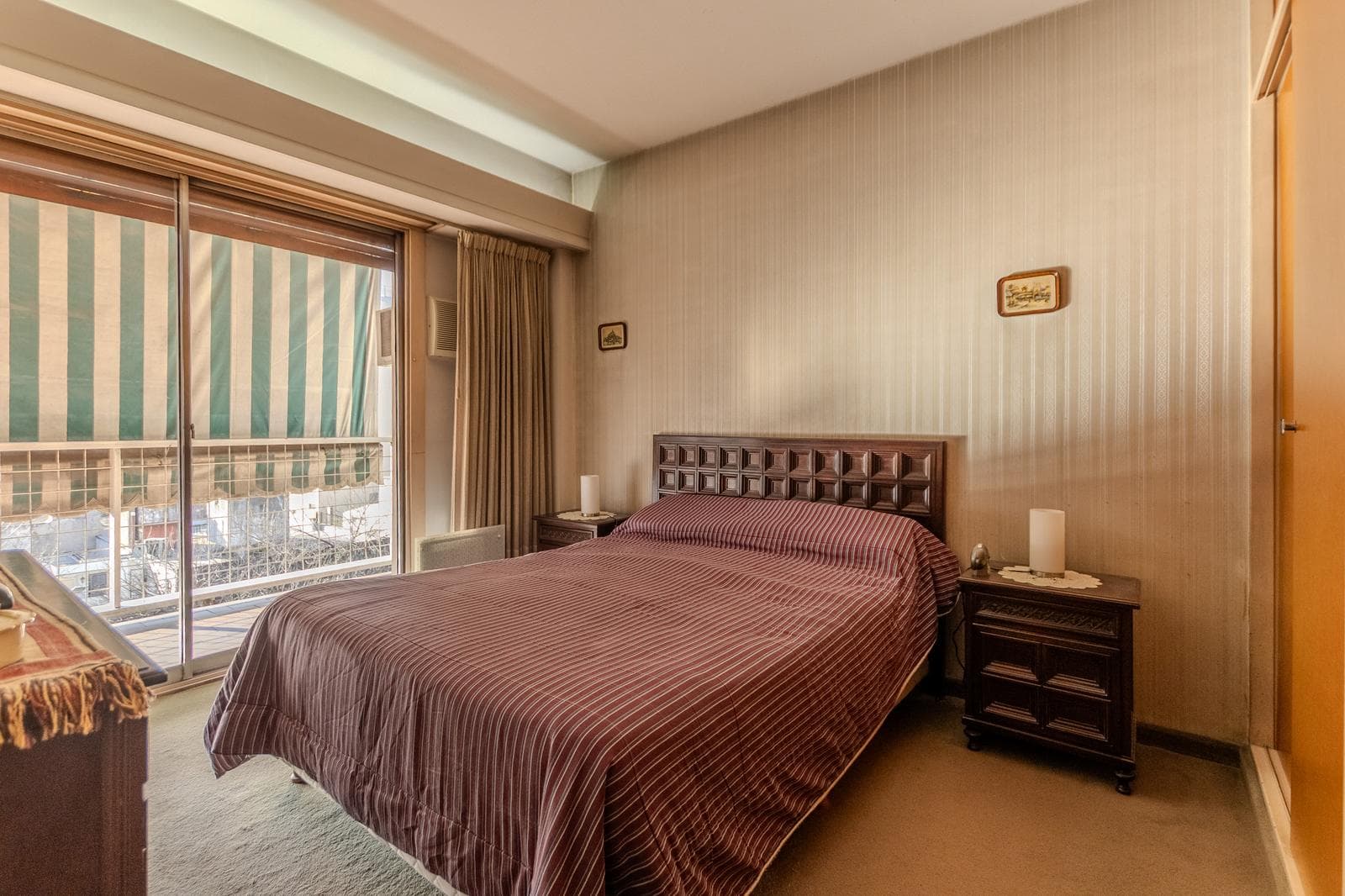Beautiful apartment with a wrap-around balcony, garage, and 4 bedrooms in the heart of the Flores neighborhood