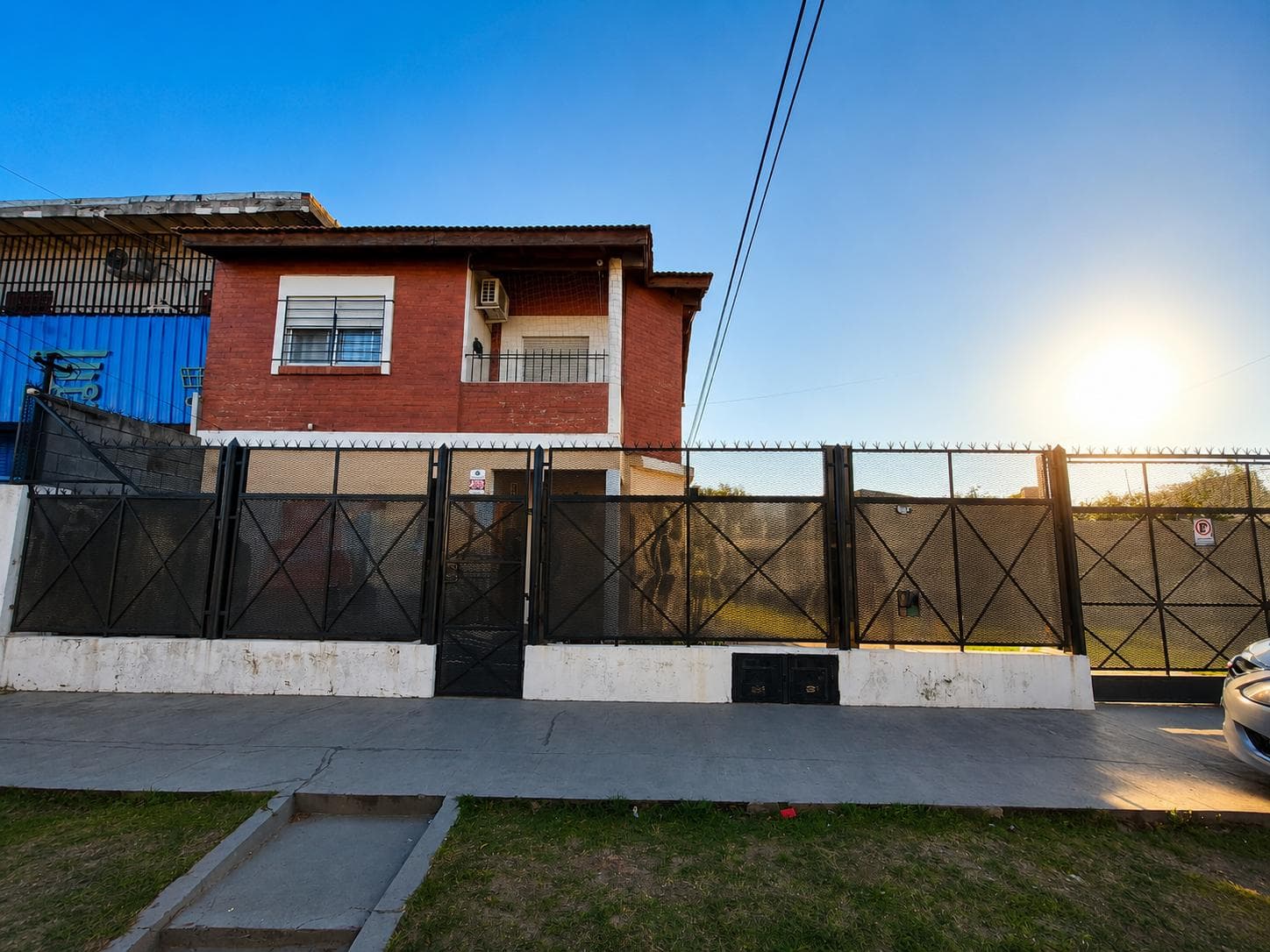 HOUSE FOR SALE ON ITS OWN LOT IN MONTE CHINGOLO