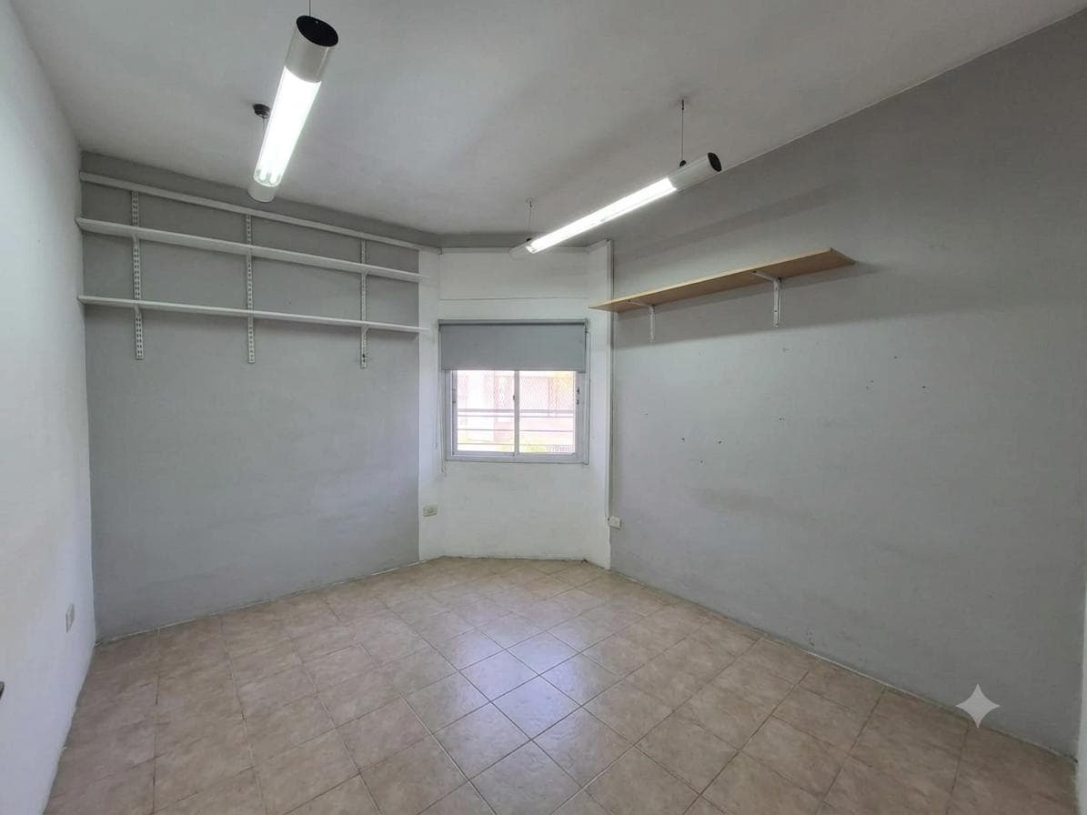 HOUSE FOR SALE ON ITS OWN LOT IN MONTE CHINGOLO