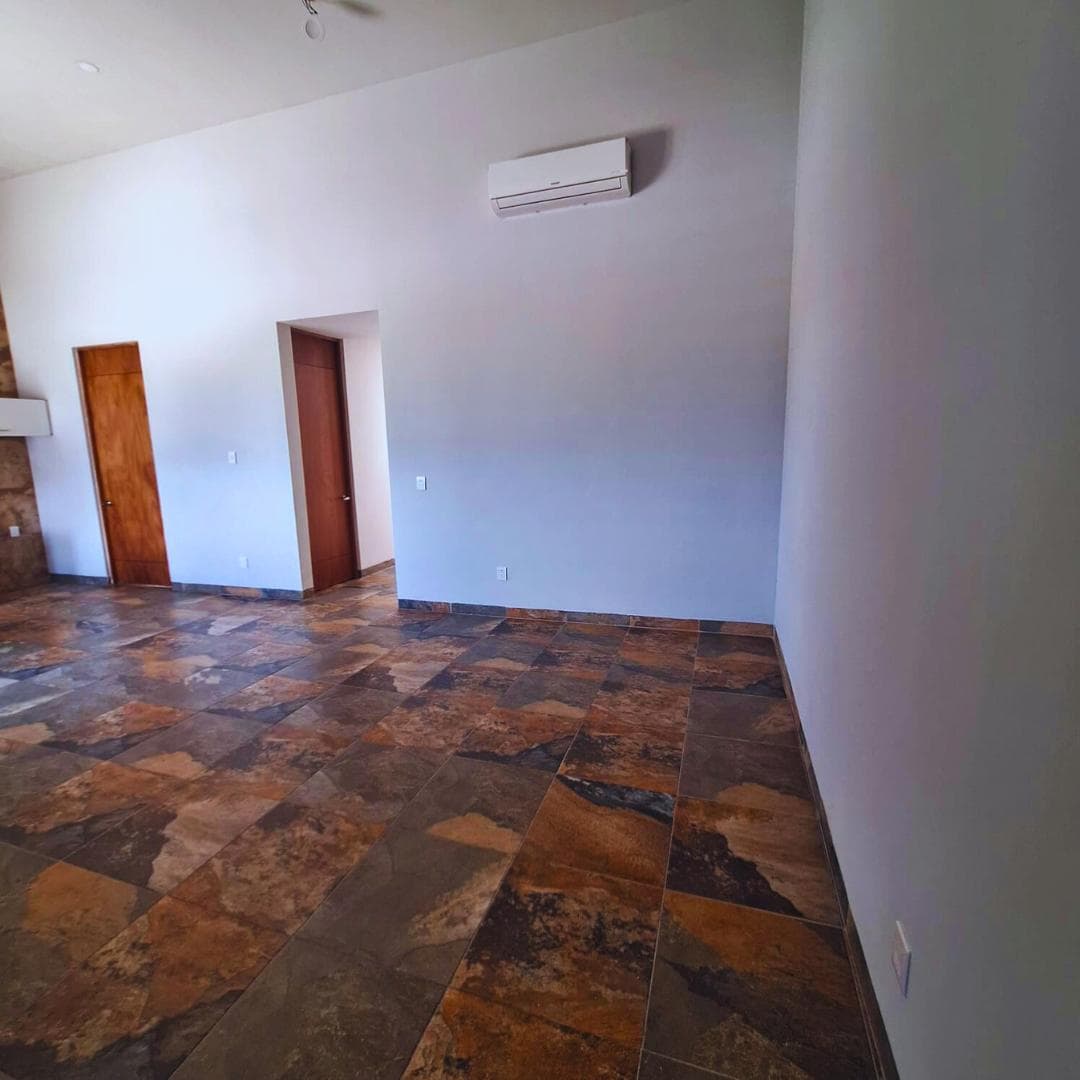 Single-story house for sale in a residential neighborhood in Mayorca, three bedrooms, León, Guanajuato.