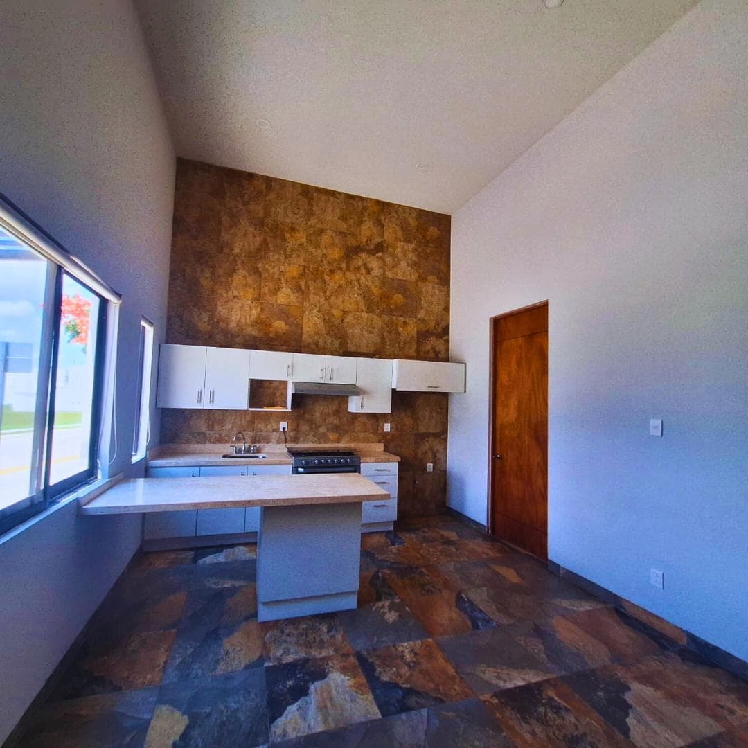 Single-story house for sale in a residential neighborhood in Mayorca, three bedrooms, León, Guanajuato.