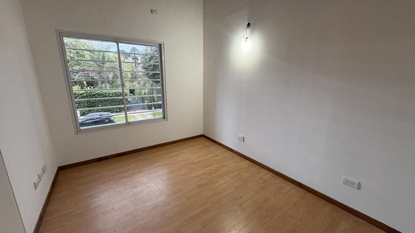 For Sale, Duplex, 4 Rooms, Qualifies for Financing, Balcony, Grill, Garden, Garage, Ituzaingó