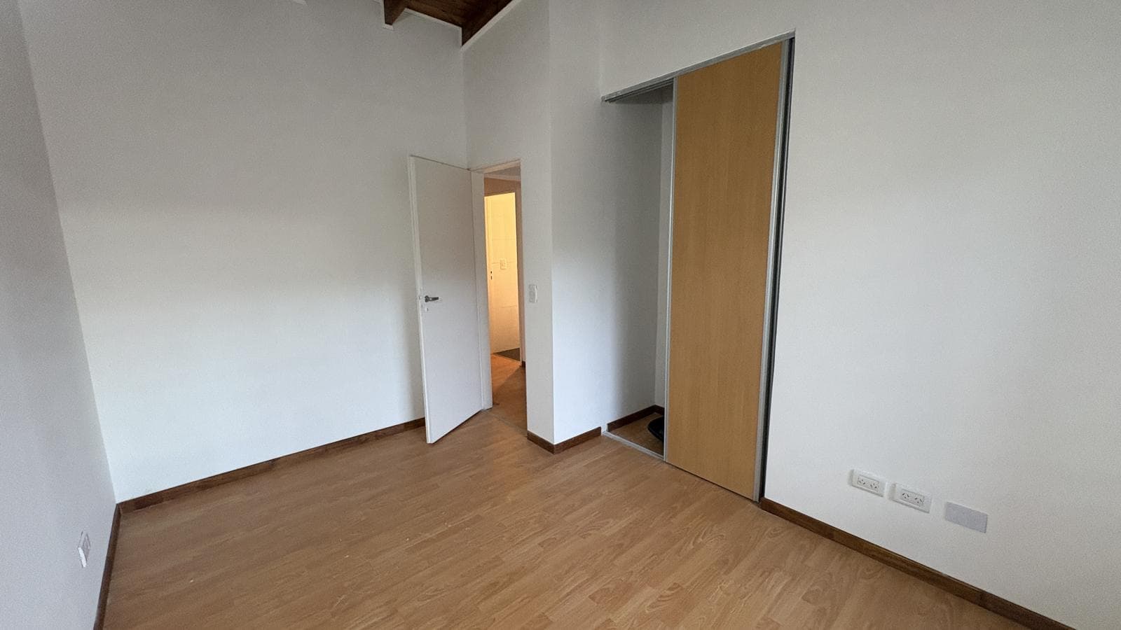 For Sale, Duplex, 4 Rooms, Qualifies for Financing, Balcony, Grill, Garden, Garage, Ituzaingó