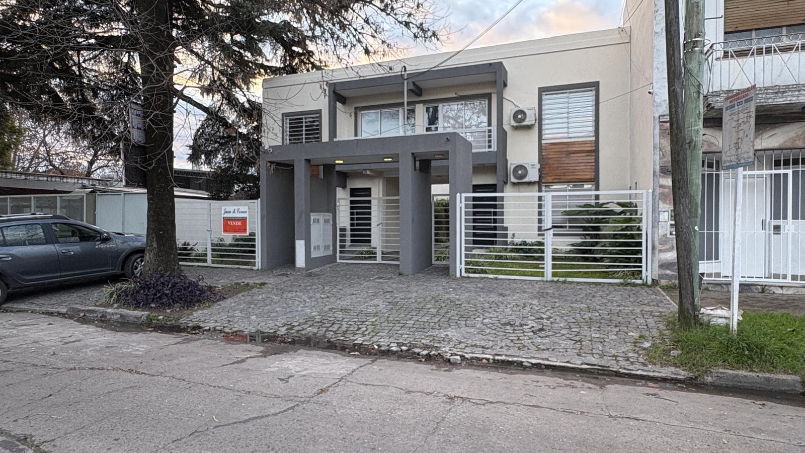 For Sale, Duplex, 4 Rooms, Qualifies for Financing, Balcony, Grill, Garden, Garage, Ituzaingó