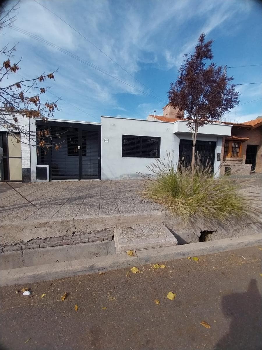 House for sale in Dorrego, 3 bedrooms