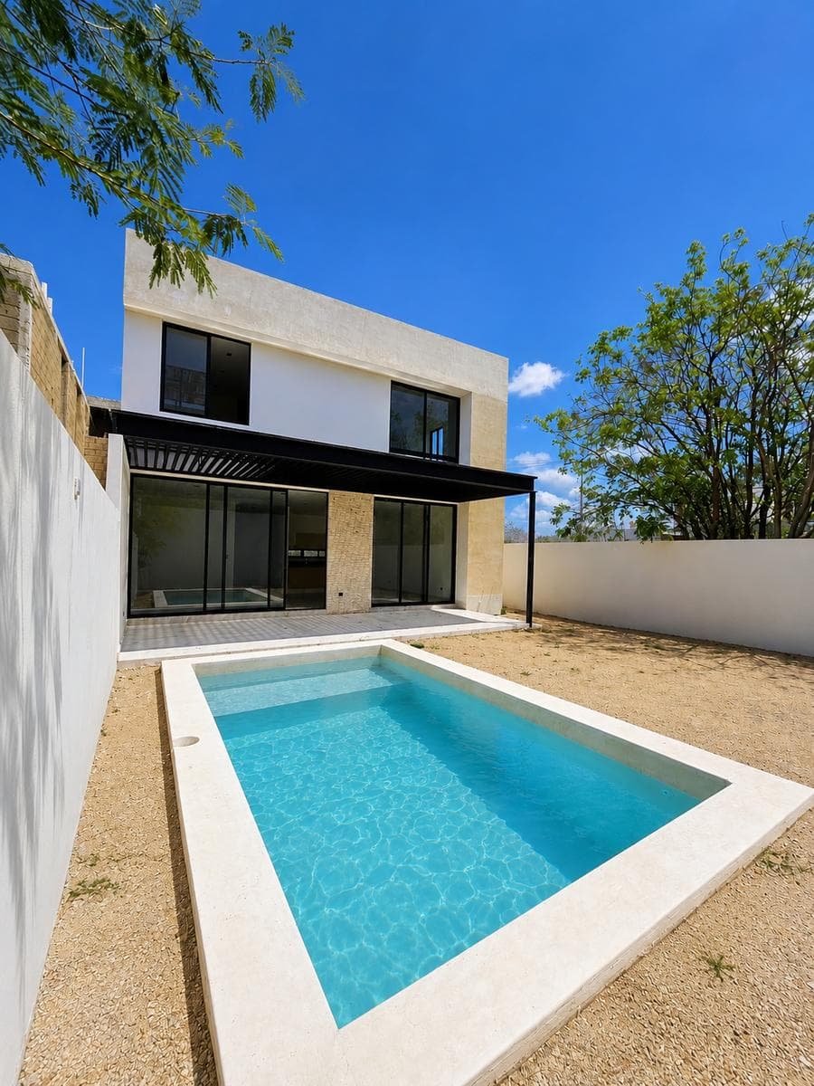 House for Sale with 3 Bedrooms and a Pool in Cholul, Mérida, Yucatán