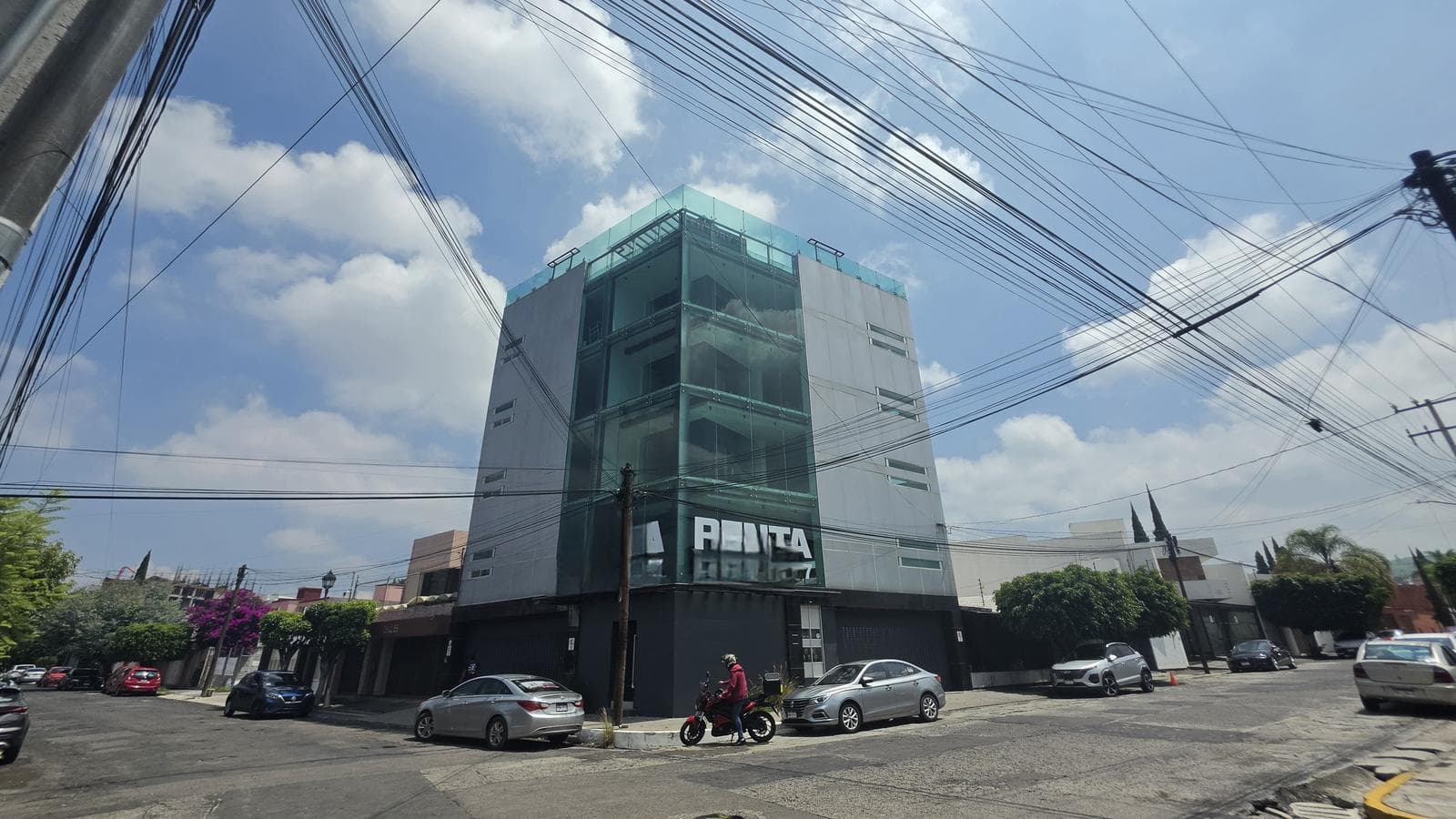 Corporate Offices for Rent: Strategically Located on Major Avenues in an Established Commercial District