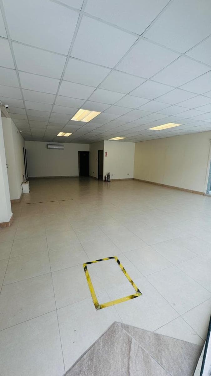 OFFICE/COMMERCIAL SPACE FOR RENT IN THE SANTA ENGRACIA RESIDENTIAL COMPLEX, SPGG