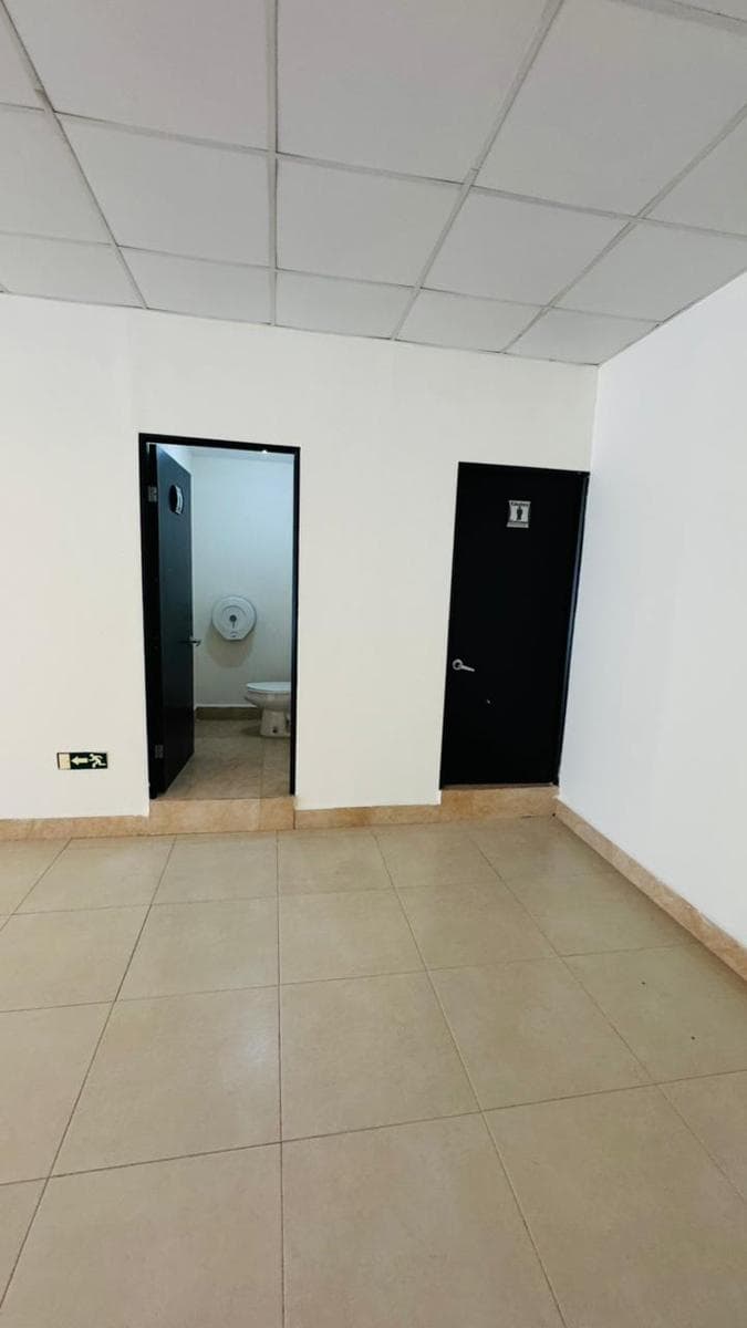 OFFICE/COMMERCIAL SPACE FOR RENT IN THE SANTA ENGRACIA RESIDENTIAL COMPLEX, SPGG