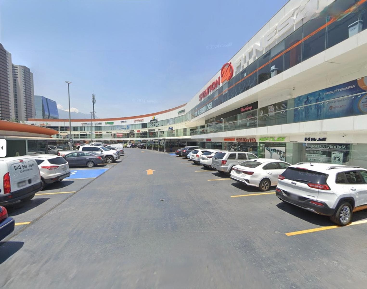 OFFICE/COMMERCIAL SPACE FOR RENT IN THE SANTA ENGRACIA RESIDENTIAL COMPLEX, SPGG