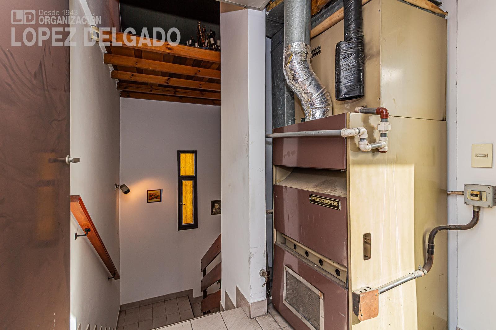 4-room house in Villa del Parque with a separate unit. QUALIFIES FOR A LOAN