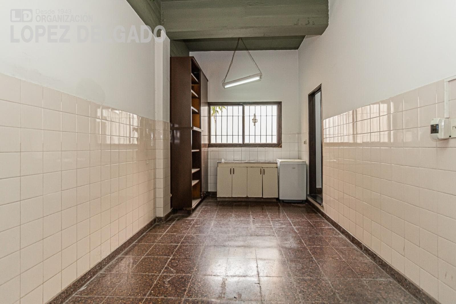 4-room house in Villa del Parque with a separate unit. QUALIFIES FOR A LOAN