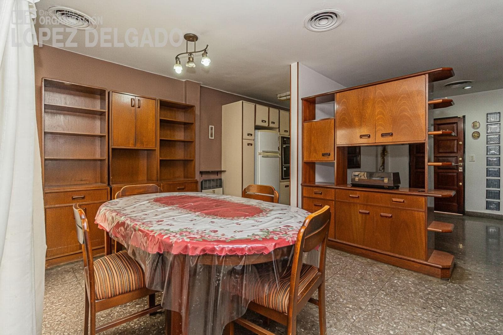 4-room house in Villa del Parque with a separate unit. QUALIFIES FOR A LOAN