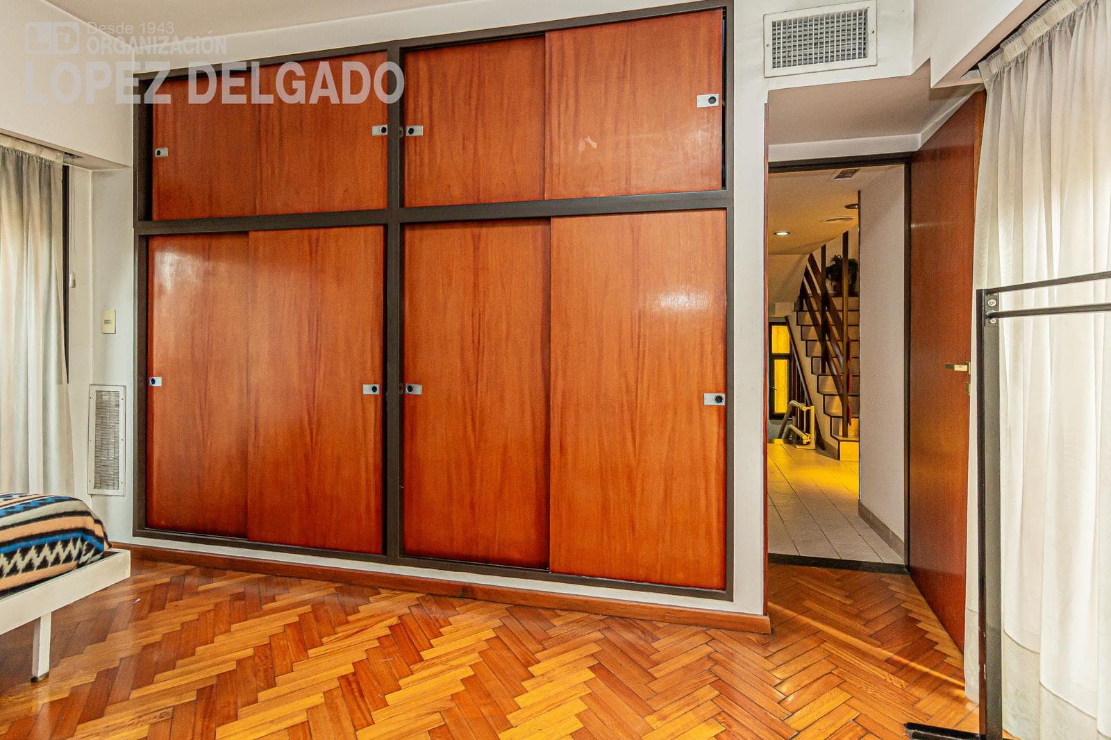 4-room house in Villa del Parque with a separate unit. QUALIFIES FOR A LOAN