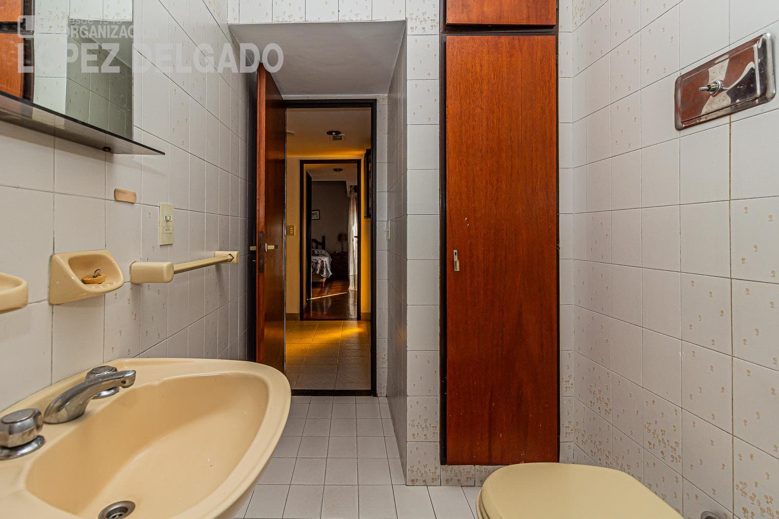 4-room house in Villa del Parque with a separate unit. QUALIFIES FOR A LOAN