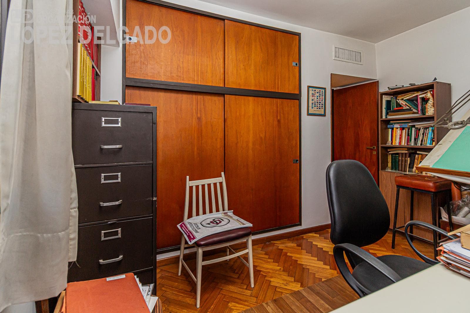4-room house in Villa del Parque with a separate unit. QUALIFIES FOR A LOAN