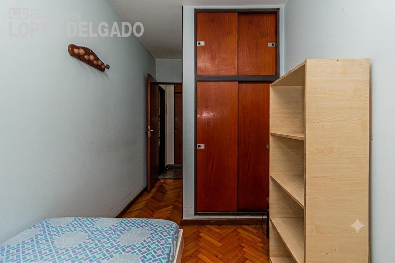 4-room house in Villa del Parque with a separate unit. QUALIFIES FOR A LOAN