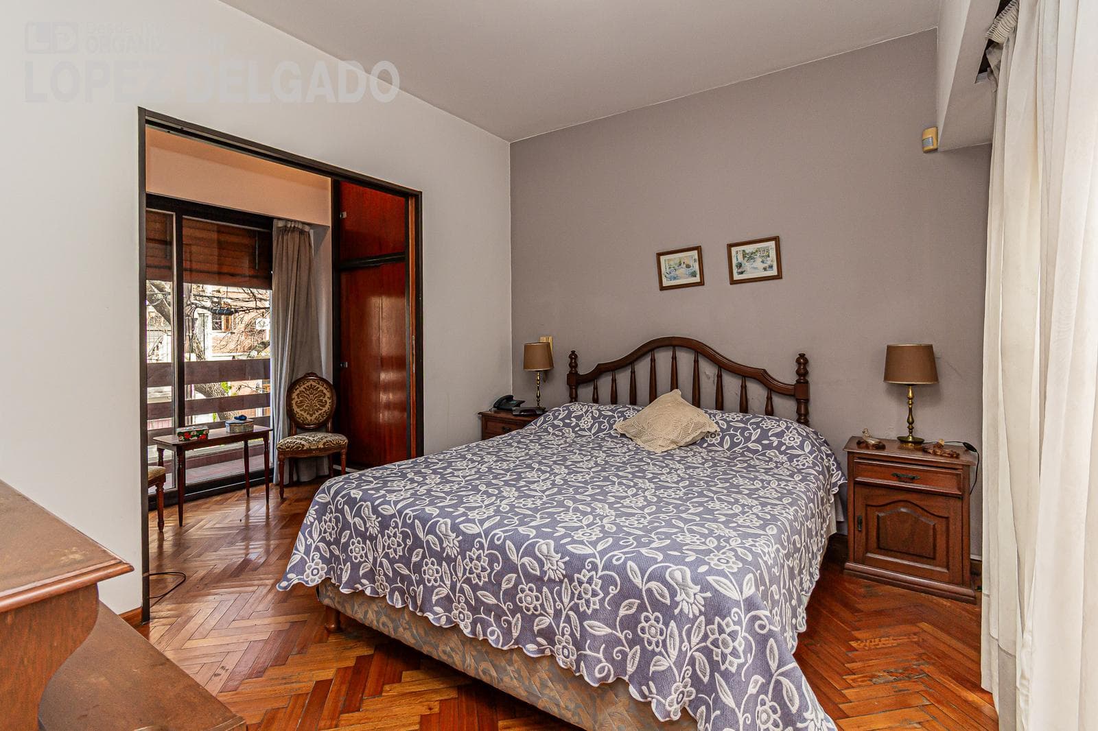 4-room house in Villa del Parque with a separate unit. QUALIFIES FOR A LOAN