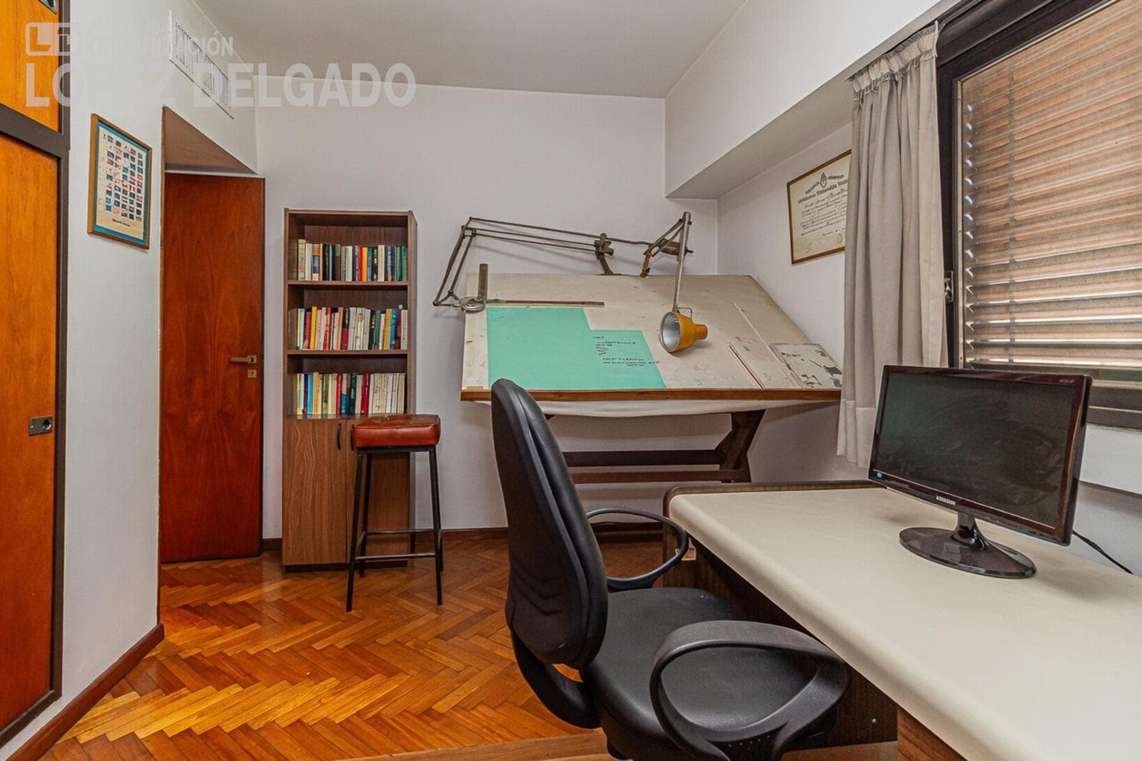 4-room house in Villa del Parque with a separate unit. QUALIFIES FOR A LOAN