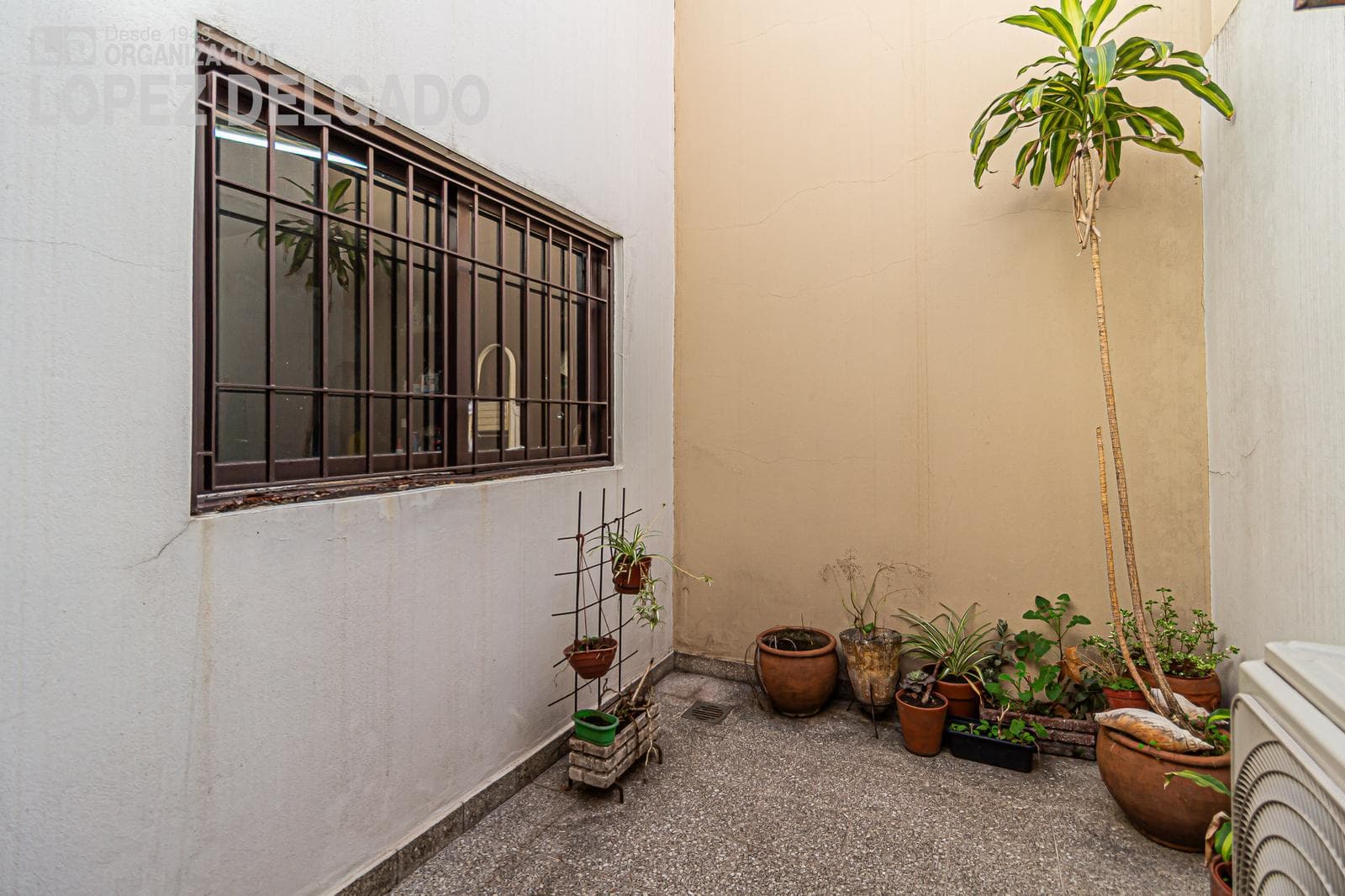 4-room house in Villa del Parque with a separate unit. QUALIFIES FOR A LOAN