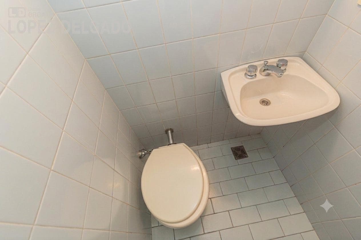 4-room house in Villa del Parque with a separate unit. QUALIFIES FOR A LOAN