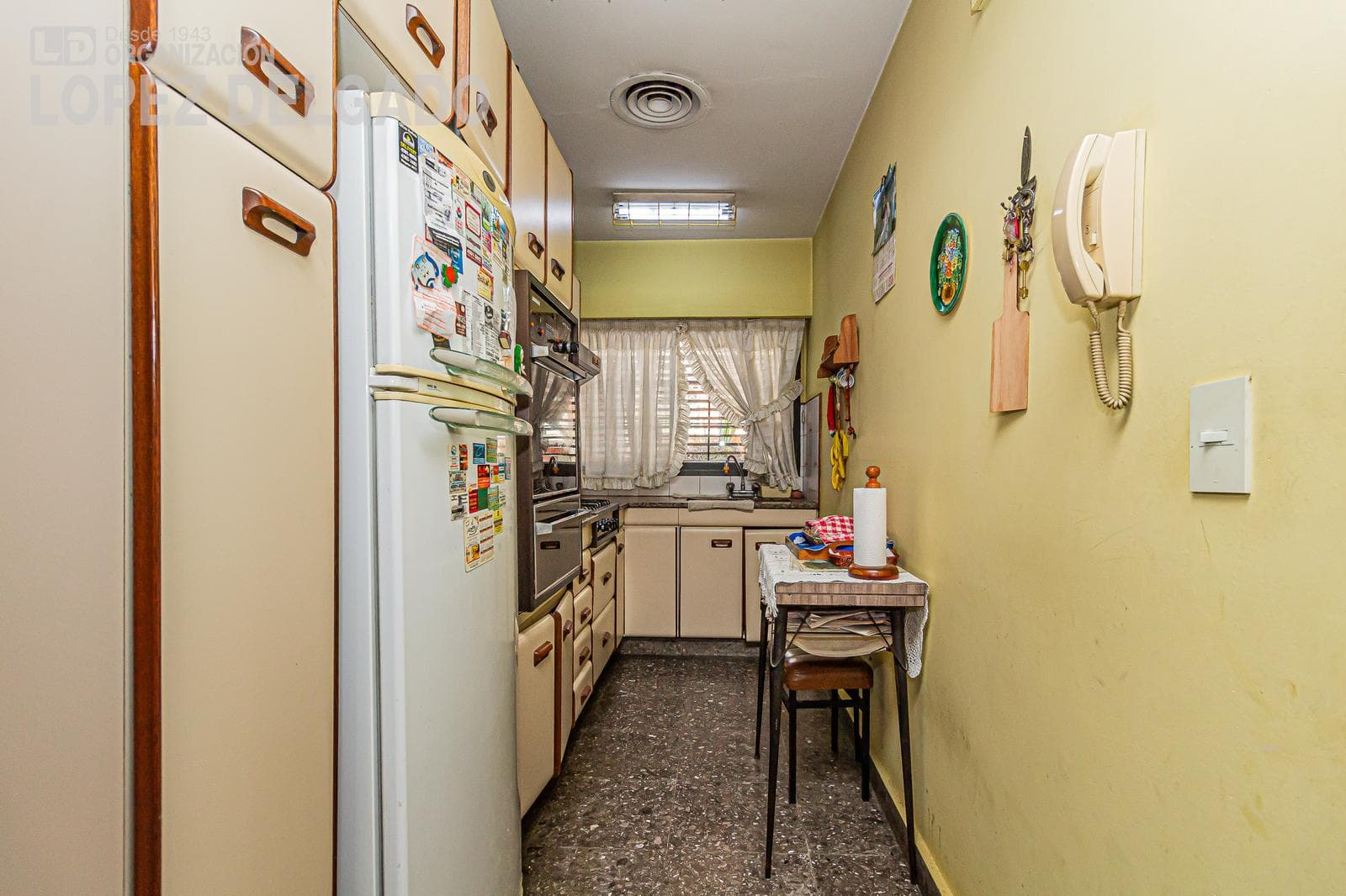 4-room house in Villa del Parque with a separate unit. QUALIFIES FOR A LOAN