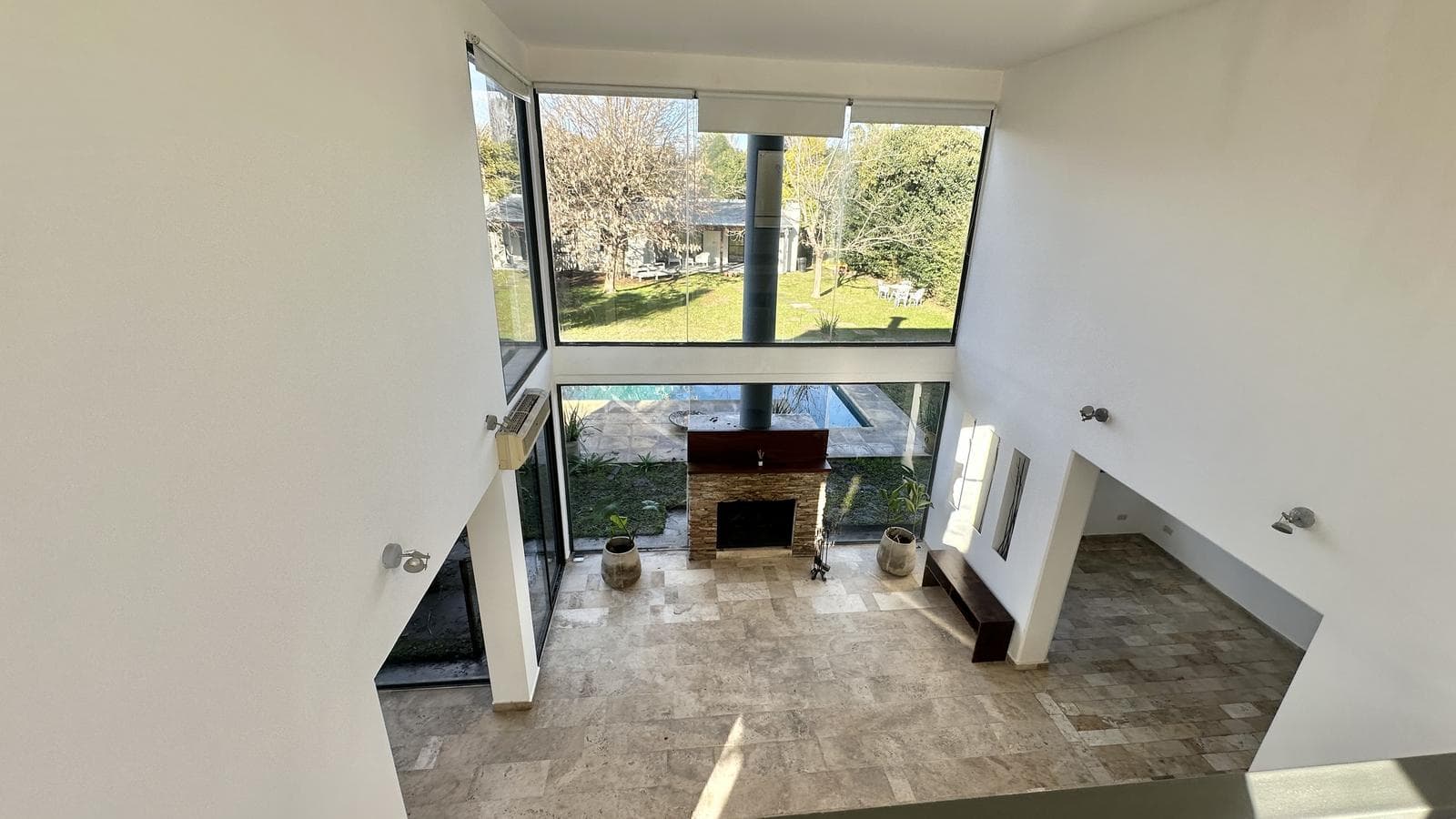House for RENT in Santa María de Tigre, with 4 bedrooms, a barbecue area, and an interior lot