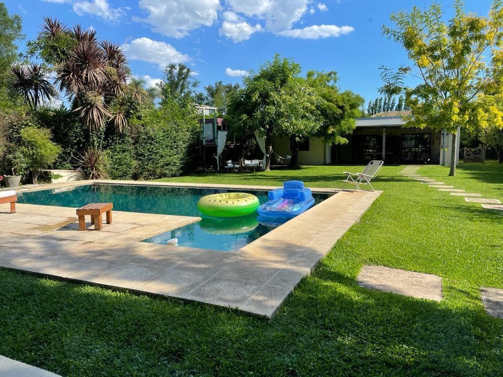 House in Santa María de Tigre, with a barbecue area, on an inner lot