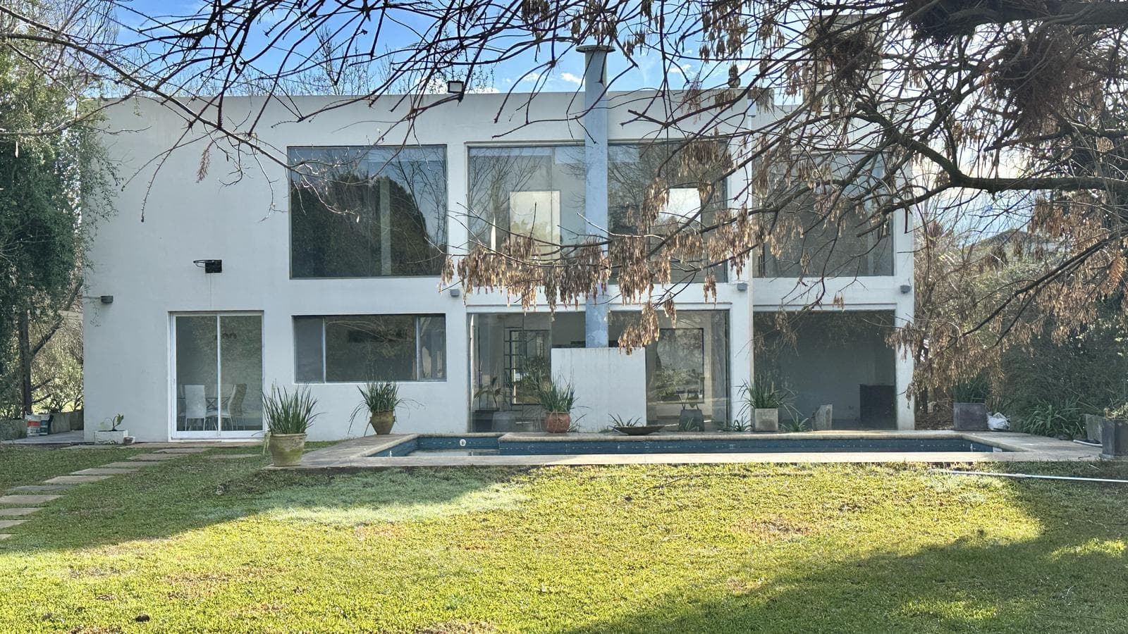 House for RENT in Santa María de Tigre, with 4 bedrooms, a barbecue area, and an interior lot