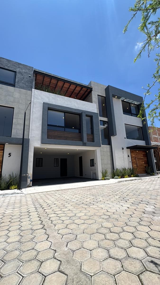 Milux Residential Home - Momoxpan