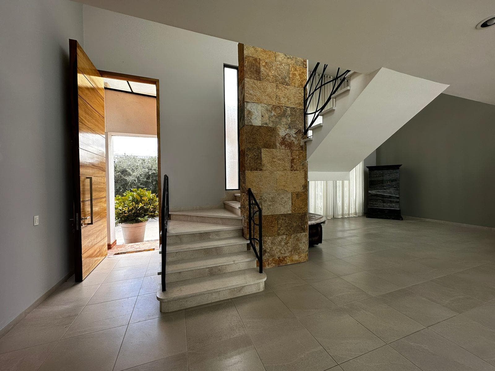 Corner House FOR SALE in El Molino Residencial, León, Guanajuato.