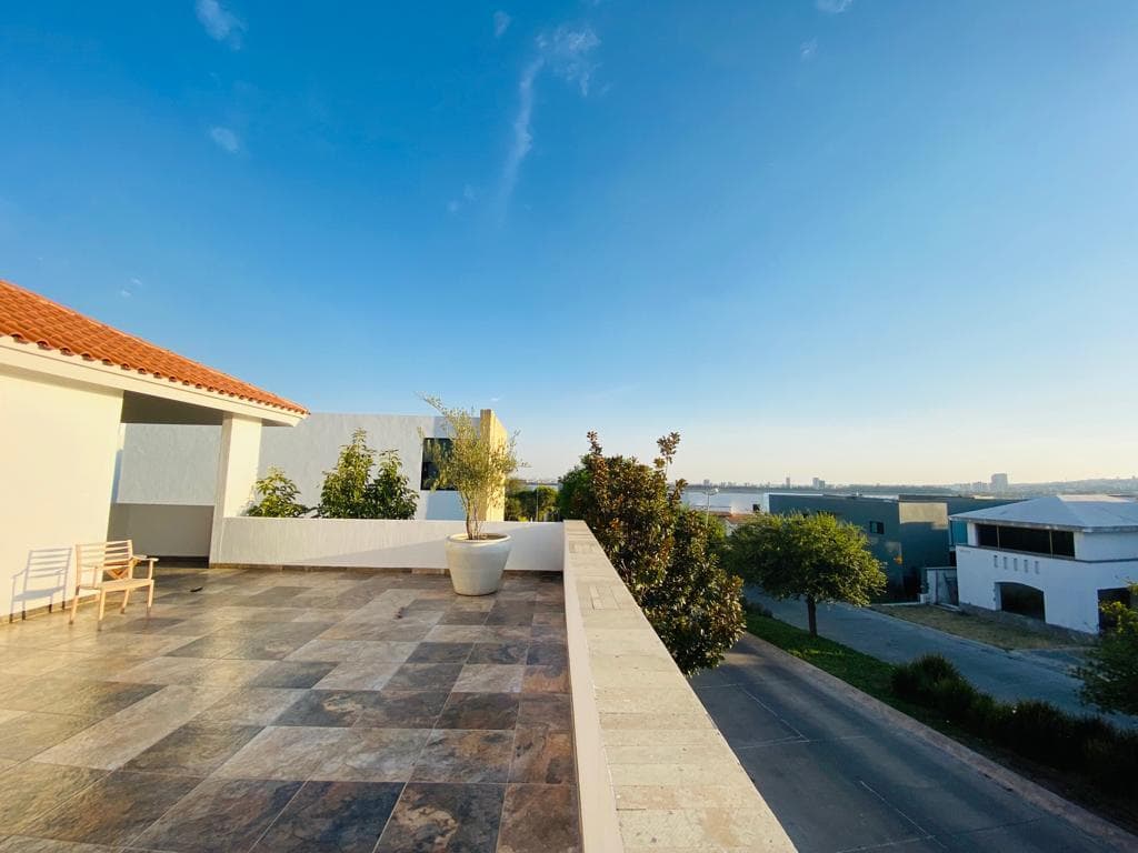 Corner House FOR SALE in El Molino Residencial, León, Guanajuato.