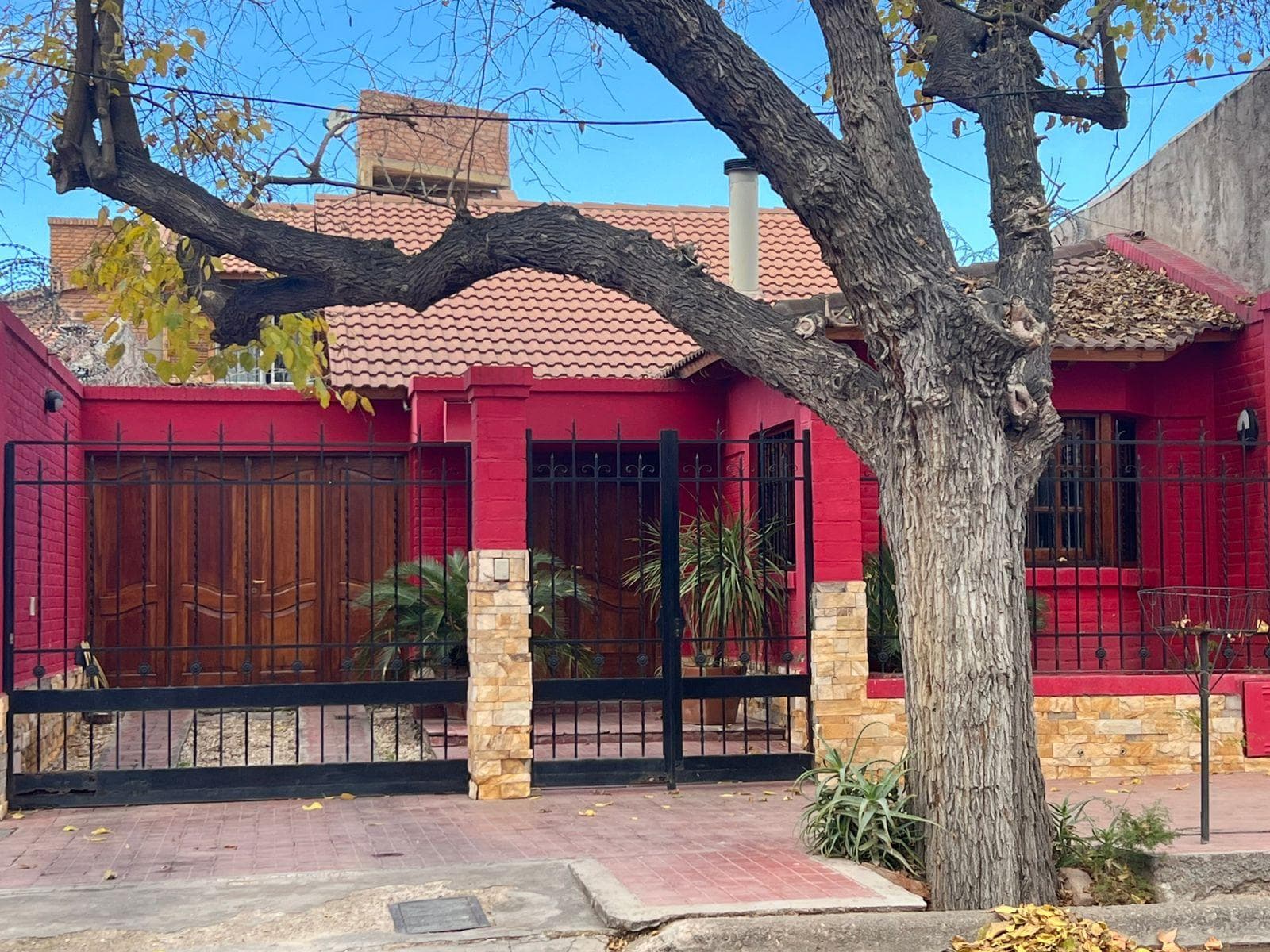 BEAUTIFUL HOUSE FOR SALE IN THE 6TH SECTION